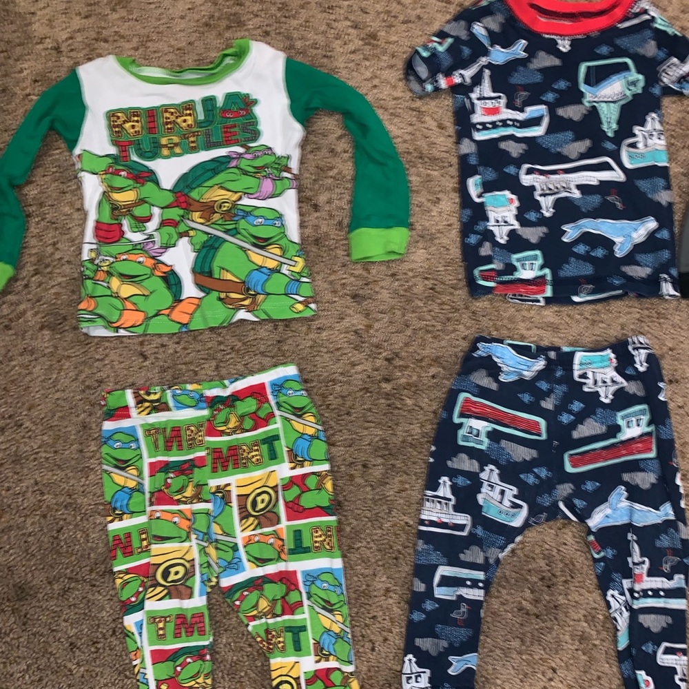5 Gently used 12-18 month pajamas!